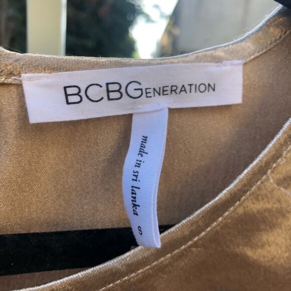 BCBGeneration Metallic Top - Picture 4 of 6